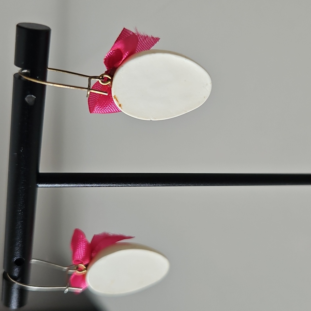 Chic Pink Bow Face Earrings - Picture 3 of 4